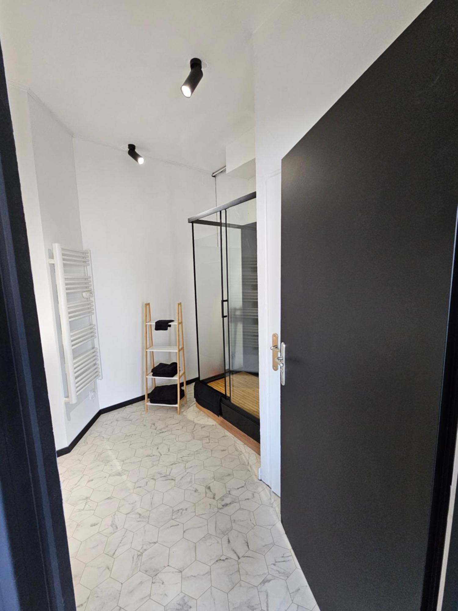 Black Box Cinema Appartement Avec Balneo Épinal Exterior foto